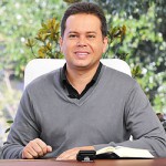Não fica só quem caminha com Deus