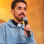 Padre Fabrício reza pelos problemas familiares