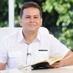 Neste Natal distribua amor a todos que se aproximarem de você!