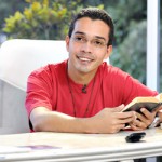 O orgulho nos faz caminhar sozinhos