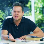 Deus é a luz do nosso caminho