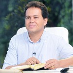 Devemos sempre louvar a Deus