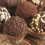 Colaboradores da FJPII fazem brigadeiro para Campanha
