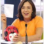 A sua moedinha faz milagres, mas a nossa também, exclama Luzia
