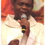 Orando com o Salmo 90, Padre José Augusto pede cura e libertação