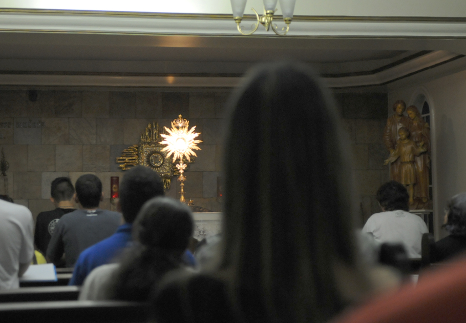 Adoração perpétua na capela da Sagrada Família