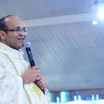 A santidade consiste no amor e na dedicação a nós mesmos e ao próximo