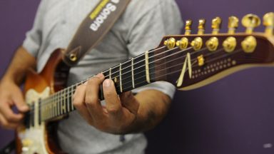 Compensa usar simuladores de guitarra?