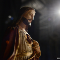 Conheça a história do Sagrado Coração de Jesus e descubra formas práticas de viver essa devoção que nos une cada vez mais ao amor de Cristo.