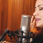 Veja o clipe oficial da música 'Ao eterno rei' com Ana Lúcia