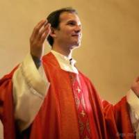 Como lidar com os conflitos entre músicos e padres?