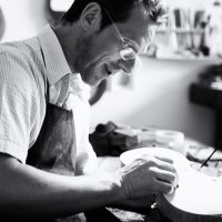 Sejamos madeira bruta nas mãos do Luthier Divino