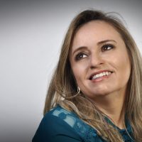Ouça agora: Presença Soberana o novo single da Rogerinha Moreira