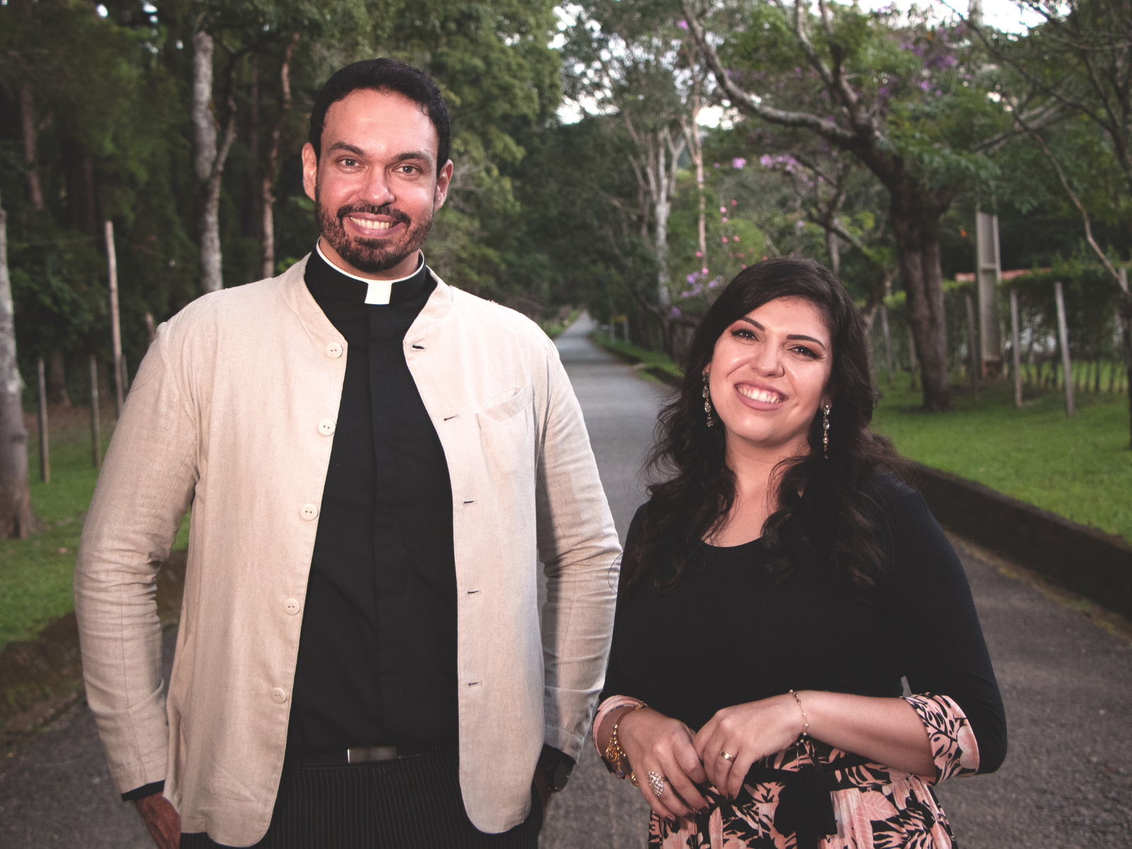 Padre Adriano e Fátima Souza