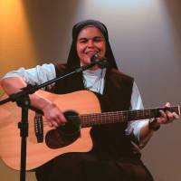 Irmã Ana Paula canta Não Dá Mais Pra Voltar no programa Cantarolando