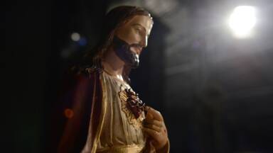 O Sagrado Coração de Jesus que arde de amor por nós