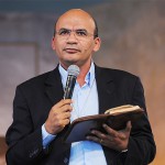 AO VIVO: Gilberto Barbosa prega na Canção Nova