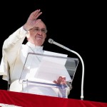 Francisco pede que casas religiosas acolham refugiados