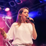 Adriana Arydes canta: Minha graça te basta