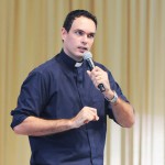 AO VIVO: Padre Adriano Zandoná prega na Canção Nova
