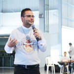 Pare de reclamar das pessoas e comece a ajudá-las