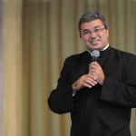 AO VIVO: Padre Roger Luis prega na Canção Nova
