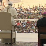 Papa se encontra com acólitos e coroinhas reunidos em Roma