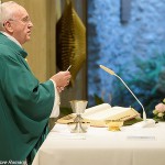 Cristãos são perseguidos sob silêncio das potências, diz Papa