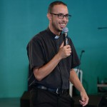 Reze com padre Sérgio Farias