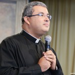 Padre Roger Luís explica como viver o Ano da Misericórdia