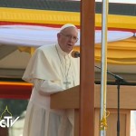 A oração é a arma mais forte que temos, diz Papa