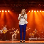Rogerinha Moreira canta