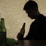 De copo cheio e coração vazio