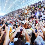 Procissão com o Santíssimo Sacramento marca Hosana 2015
