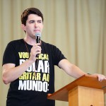 Nilton Júnior prega na Canção Nova