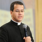 AO VIVO: Padre Demétrio prega no Acampamento Revolução Jesus