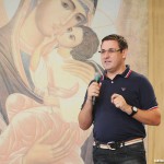 Deveria rezar mais, mas me falta tempo