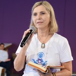 Vigias ficam em pé, mães sentinelas ficam de joelhos
