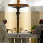 Papa: a docilidade ao Espírito Santo leva adiante a Igreja