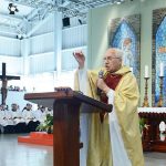 Monsenhor Jonas Abib celebra a missa de solenidade