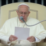 Diante da crise política, Papa pede paz e diálogo aos brasileiros