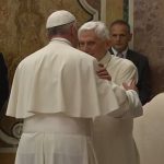 Bento XVI faz 65 anos de padre e comemora com Francisco