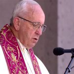 Papa participa de Divina Liturgia com cristãos armênios