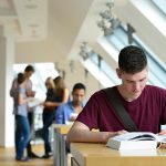 A postura do jovem católico na universidade