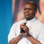 AO VIVO: Padre John Baptist prega na Canção Nova