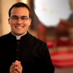 Reze conosco pela saúde e vida desse jovem seminarista
