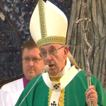 No Angelus, Papa recorda os cristãos fiéis nas adversidades