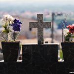A Igreja faz oração pelos mortos