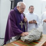 Monsenhor Jonas abençoa pedra fundamental do Condomínio da Fé