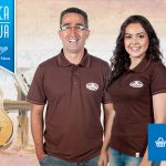 Celebre esse encontro de raízes sertanejas, com esta linda polo!